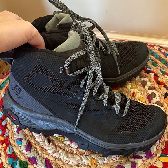 NWOB Salomon Contagrip Black Hiking Boots with Gray Laces - Picture 2 of 9